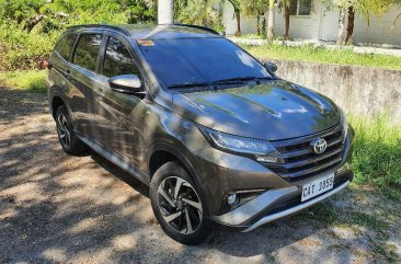 Selling Grey Toyota Rush 2019 in Manila