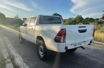 White Toyota Hilux 2016 for sale in Mandaluyong