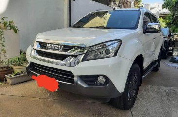 Pearl White Isuzu Mu-X 2015 for sale in Makati