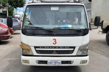 White Mitsubishi Fuso 2017 for sale in Manual