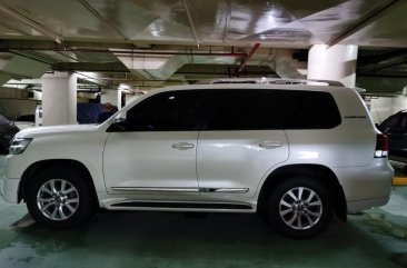 Selling Pearl White Toyota Land Cruiser 2017 in Makati