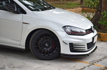 Selling White Volkswagen Golf 2015 in Pasig