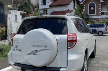 Pearl White Toyota RAV4 2010 for sale in Pasay 