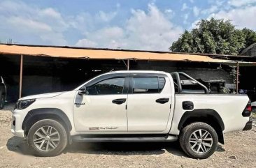 White Toyota Hilux 2019 for sale in Valenzuela