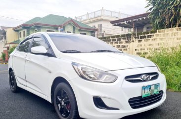 Selling White Hyundai Accent 2012 in Quezon