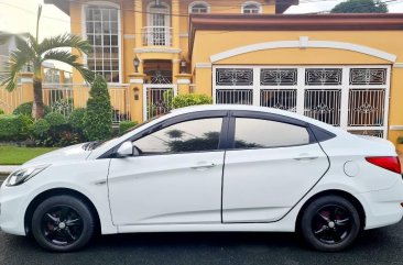 Selling White Hyundai Accent 2012 in Quezon
