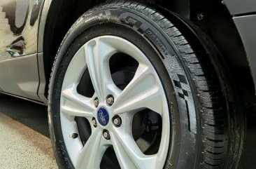 Selling Grey Ford Escape 2016 in Manila