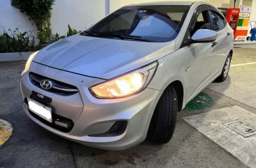 Selling Pearl White Hyundai Accent 2018 in Quezon 