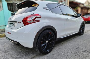 Selling Pearl White Peugeot 208 2015 in Bacoor