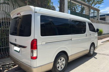 Selling Pearl White Toyota Hiace Super Grandia 2010 in Manila