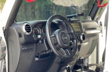 Pearl White Jeep Wrangler 2014 for sale in Quezon 