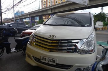 Sell White 2017 Hyundai Starex in Manila