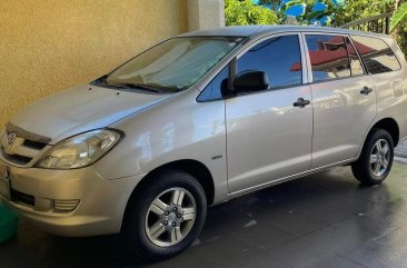 Selling Silver Toyota Innova 2008 in Biñan