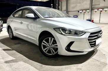 Selling Pearl White Hyundai Elantra 2018 in Quezon 