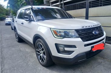 Selling Pearl White Ford Explorer 2016 in Pasay