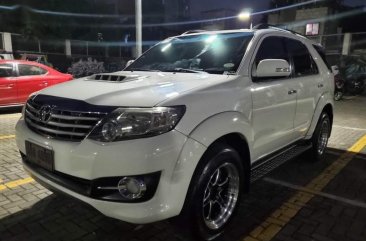 Pearl White Toyota Fortuner 2015 for sale in San Mateo