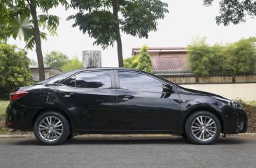 Selling Black Toyota Corolla altis 2014 in Quezon City