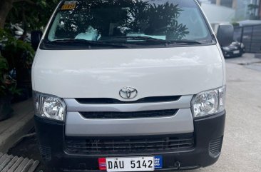 Selling Pearl White Toyota Hiace 2021 in Quezon City