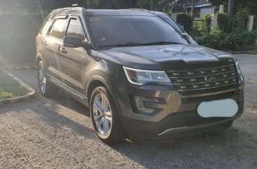 Sell Grey 2016 Ford Explorer in Quezon City