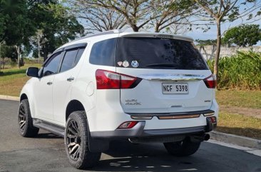 Sell White 2016 Isuzu Mu-X in Imus