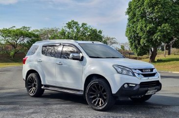 Sell White 2016 Isuzu Mu-X in Imus