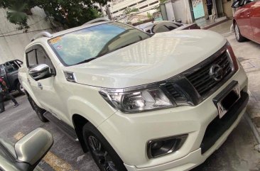 Selling Pearl White Nissan Navara 2019 in Pasig