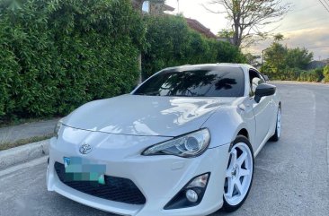 Selling Pearl White Toyota 86 2013 in Manila