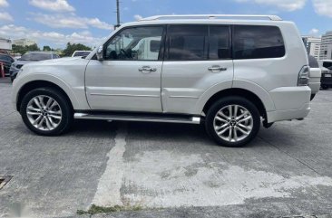 Selling Pearl White Mitsubishi Pajero 2013 in Pasig