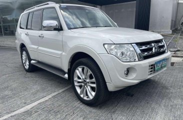 Selling Pearl White Mitsubishi Pajero 2013 in Pasig