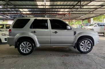 Silver Ford Escape 2013 for sale in Automatic