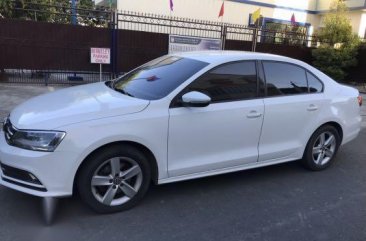 White Volkswagen Jetta 2016 for sale in Manual