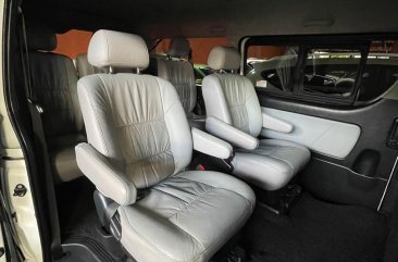 Selling White Toyota Hiace Super Grandia 2018 in Manila