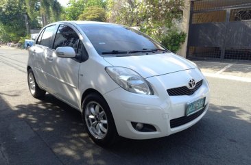 White Toyota Yaris 2010 for sale in Automatic