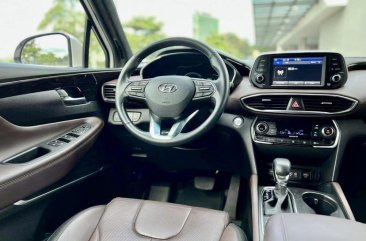 White Hyundai Santa Fe 2019 for sale in Automatic