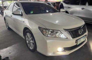 Sell Pearl White 2014 Toyota Camry in Rodriguez