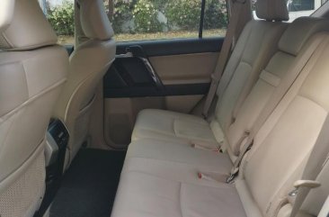 Selling Pearl White Toyota Land cruiser prado 2012 in Manila