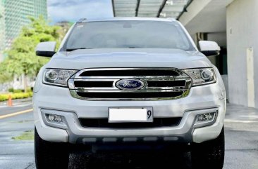 Selling White Ford Everest 2016 in Makati