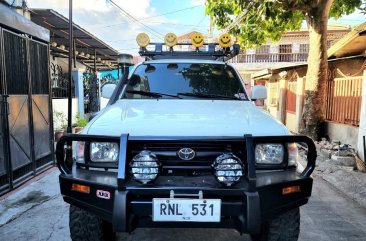 White Toyota Hilux 1999 for sale in Bacoor