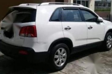 White Kia Sorento 2011 for sale in Parañaque