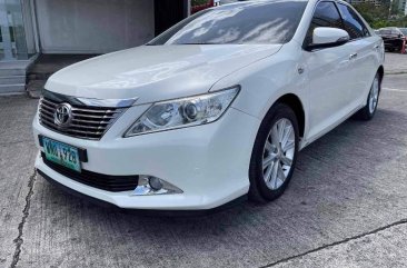 Sell Pearl White 2014 Toyota Camry in Rodriguez