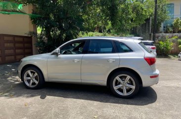 Selling White Audi Q5 2010 in Quezon City