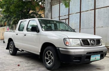 Sell White 2010 Nissan Frontier in Quezon City