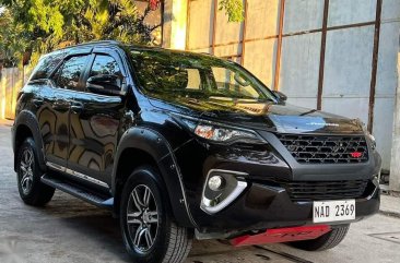 Selling Black Toyota Fortuner 2017 in Quezon City