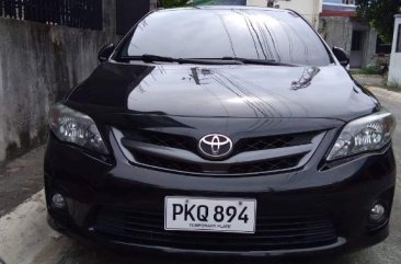 Selling Black Toyota Corolla Altis 2011 in Imus