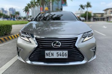 Selling Silver Lexus ES 350 2018 in Pasig