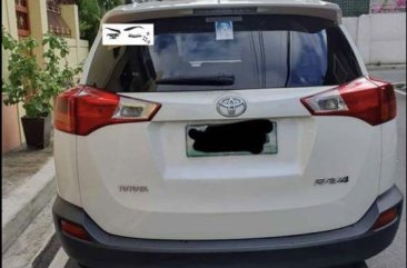 Selling Pearl White Toyota RAV4 2013 in Manila