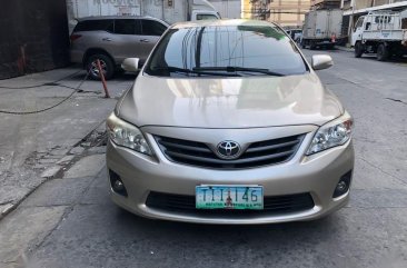 Selling Pearl White Toyota Corolla Altis 2011 in Mandaluyong