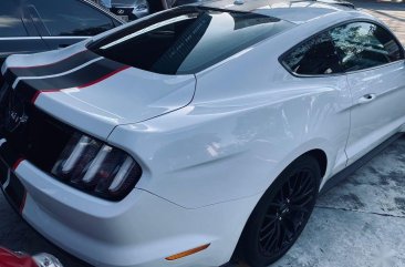 Selling White Ford Mustang 2017 in Manila