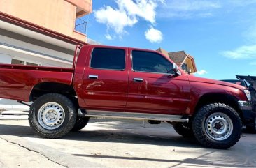 Red Toyota Hilux 2000 for sale in Angeles 