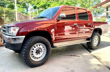 Red Toyota Hilux 2000 for sale in Angeles 